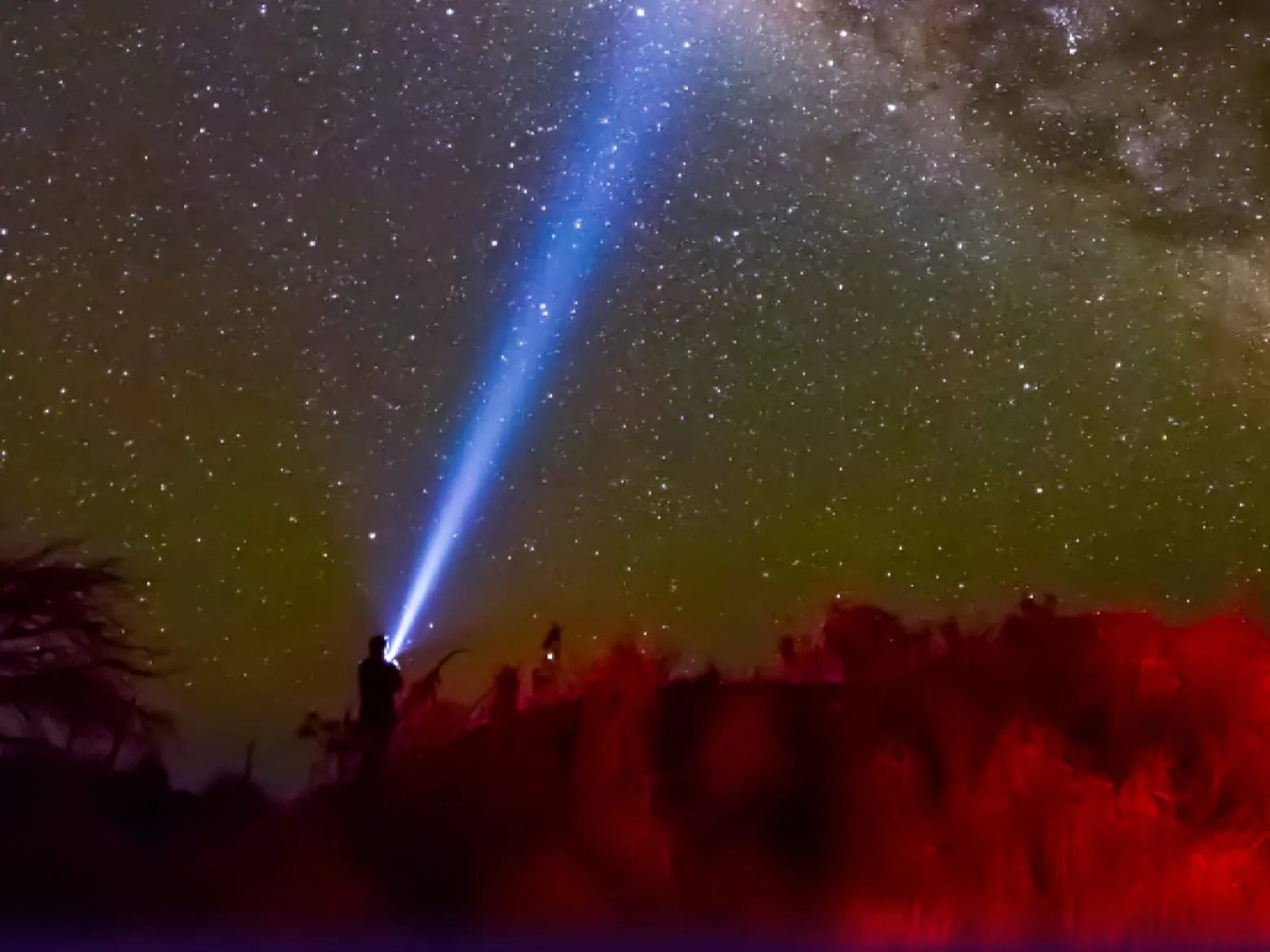 a blurry image of a blue sky